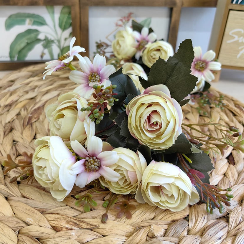 Искусственные цветы в Самаре | Цветы искусственные «Камелии с мелкоцветом», сиренево-молочные, букет